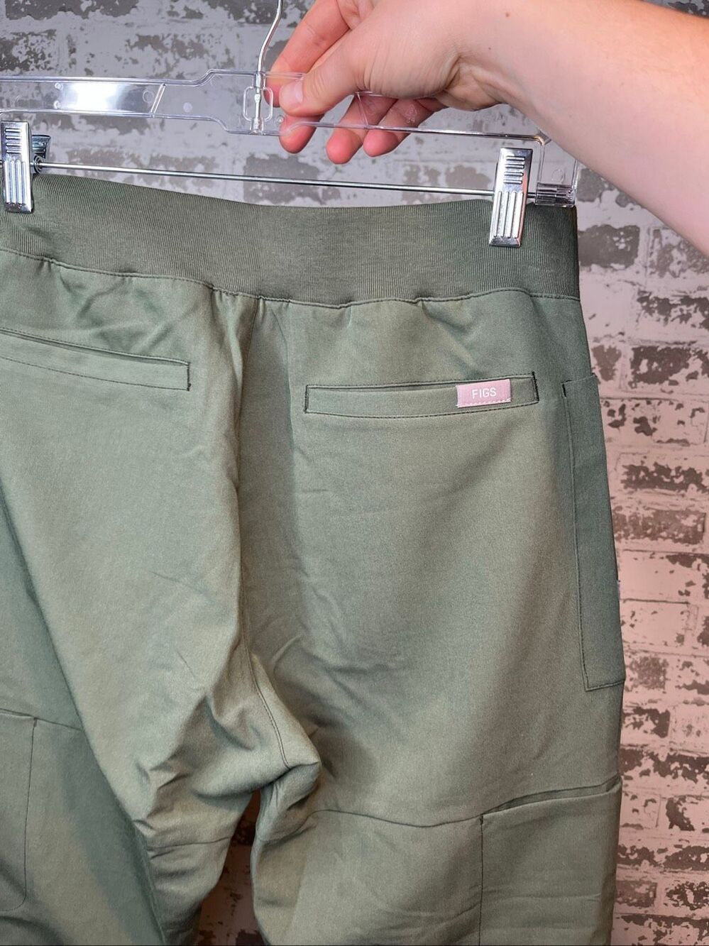 Figs | women olive green scrub pant joggers